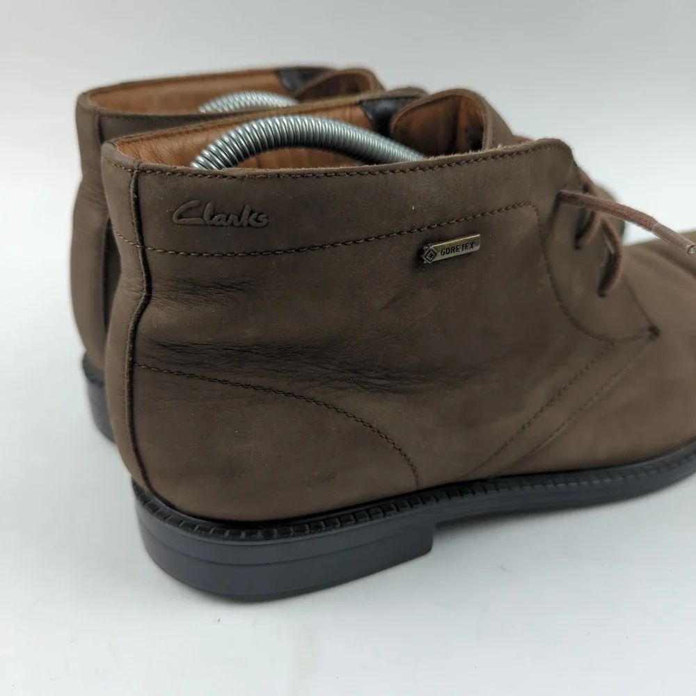 Clarks Mens 9.5 Gore-Tex Brown Leather Ankle Boots Chukka Dress Shoes Waterproof